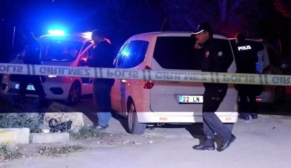 Edirnede sıcak dakikalar: Sosyal tesislerine şüpheli çanta atıp kaçtılar