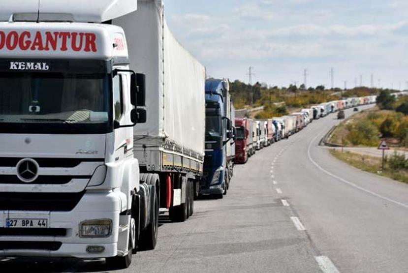 Hamzabeyli Sınır Kapısı’nda 33 kilometre TIR kuyruğu