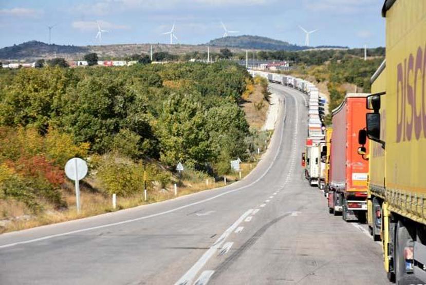 Hamzabeyli Sınır Kapısı’nda 33 kilometre TIR kuyruğu