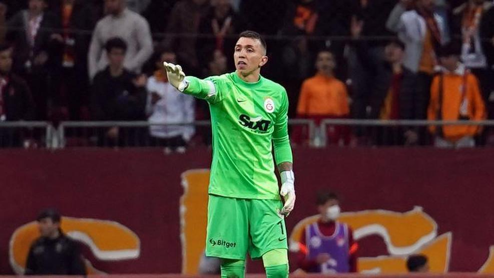 Muslera futbolu bırakmak istediği takımı açıkladı