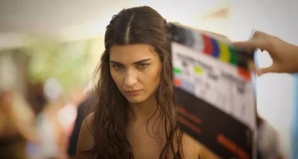 Tuba Büyüküstün, ikiz kızları Toprak ve Mayayı paylaştı