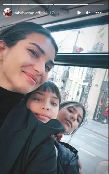 Tuba Büyüküstün, ikiz kızları Toprak ve Mayayı paylaştı