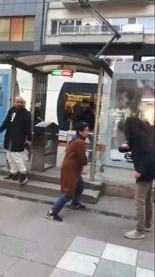 Çantasıyla çevredekilere saldırmıştı; bipolar bozukluk tespit edildi