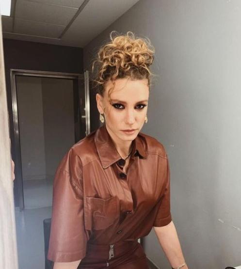 Serenay Sarıkayadan sıfır makyaj pozu