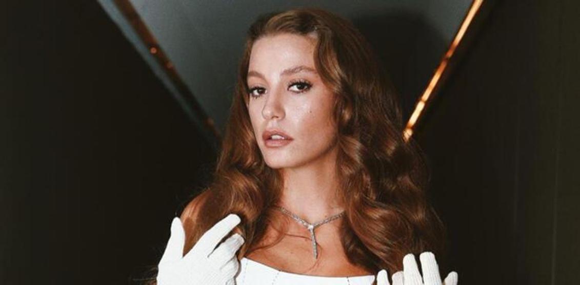 Serenay Sarıkayadan sıfır makyaj pozu