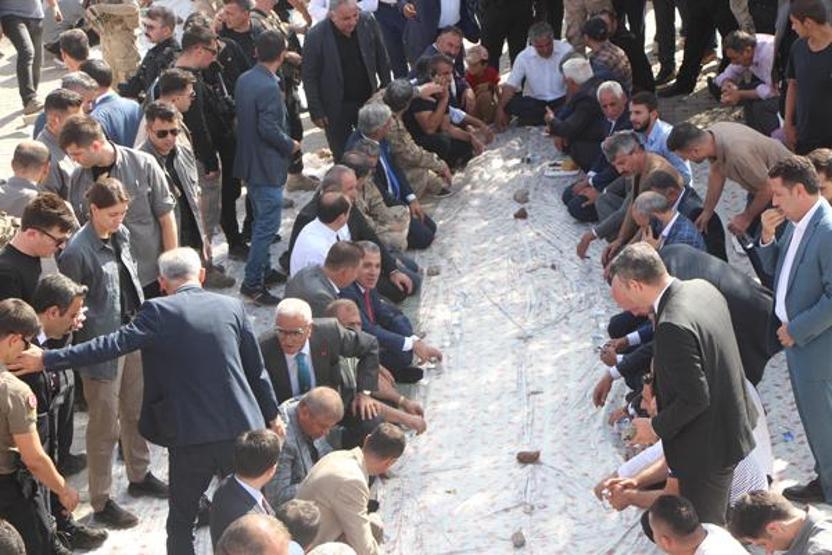 Dev kazanlarda yemekler pişirildi 1400 yıllık gelenek yeniden başladı