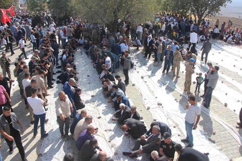 Dev kazanlarda yemekler pişirildi 1400 yıllık gelenek yeniden başladı