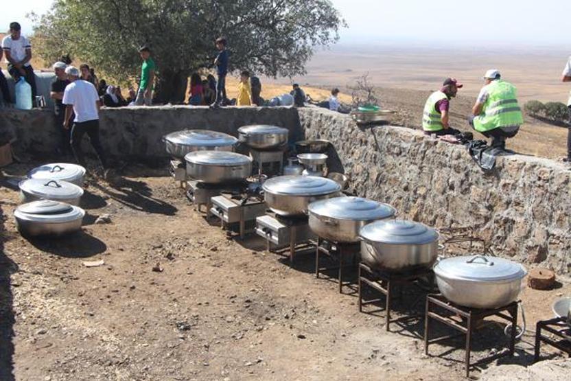 Dev kazanlarda yemekler pişirildi 1400 yıllık gelenek yeniden başladı