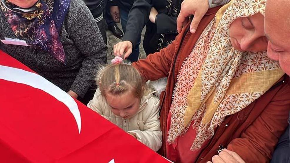 Yürekler dağlandı: Babasının fotoğrafını annesine işte böyle gösterdi
