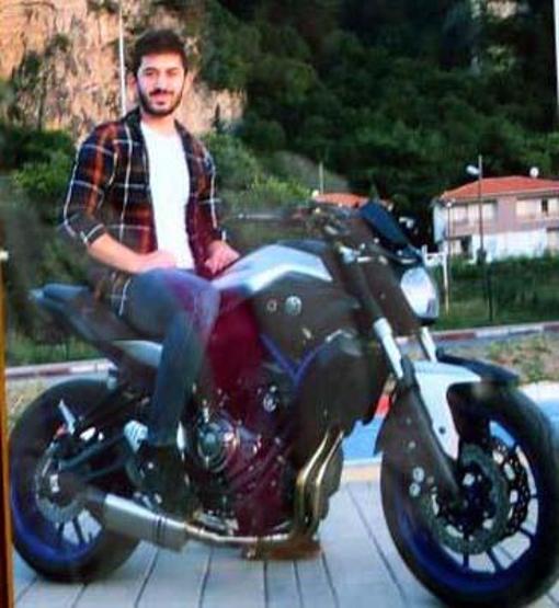 Bartında aynı gün işe başlayan 3 arkadaş yan yana uğurlandı