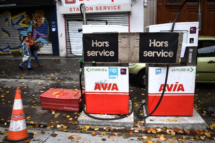 Fransa’da grev dalgası yayılıyor: Kamu çalışanları da iş bıraktı