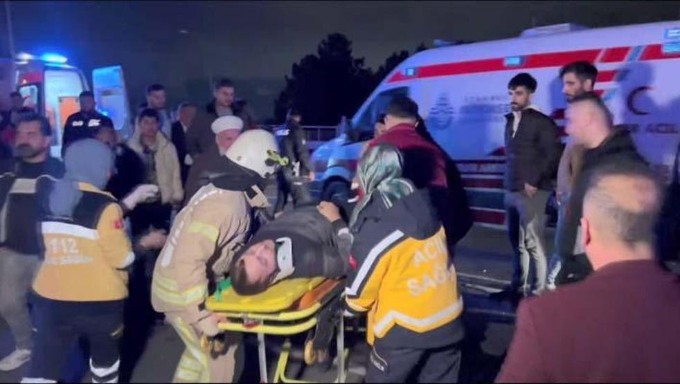 Arnavutköyde feci kaza: İki otomobil çarpıştı 2 kişi öldü 7 kişi yaralandı