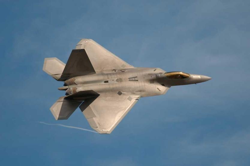 F-22 Raptor savaş uçağı rekor kırdı F-35lerin pabucu dama mı atılıyor