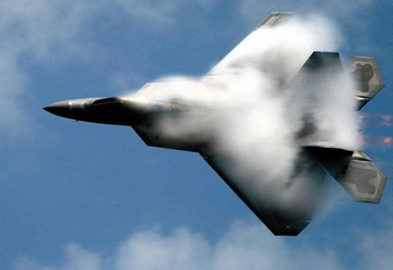 F-22 Raptor savaş uçağı rekor kırdı F-35lerin pabucu dama mı atılıyor