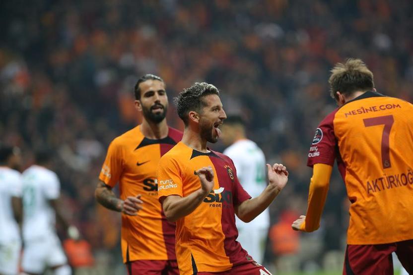 Galatasaraydan Cumhuriyetin 100. yılına özel muhteşem koreografi