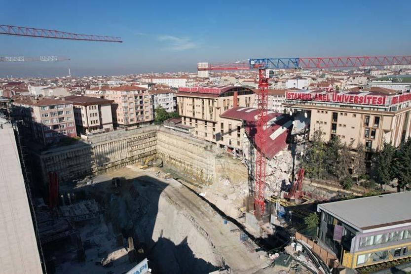 İstanbulda üniversite binasında çökme Çalışmalar başladı