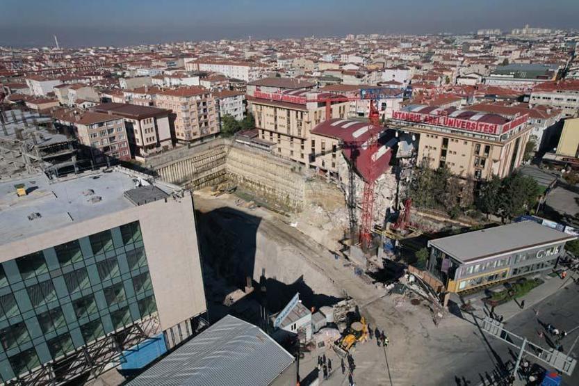İstanbulda üniversite binasında çökme Çalışmalar başladı