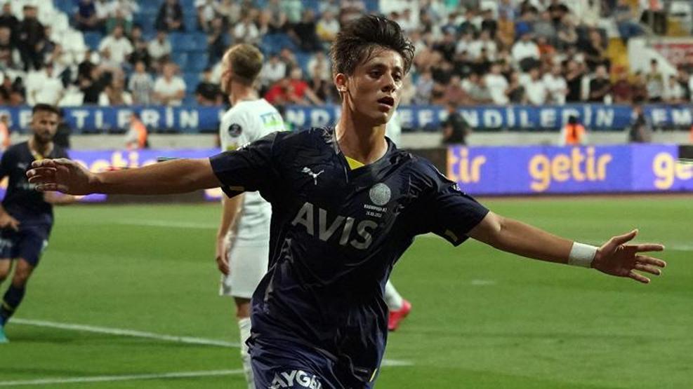 Flaş açıklamalar Mesut Özil futbolu bırakıyor mu Kerem Atletico ile anlaştı mı