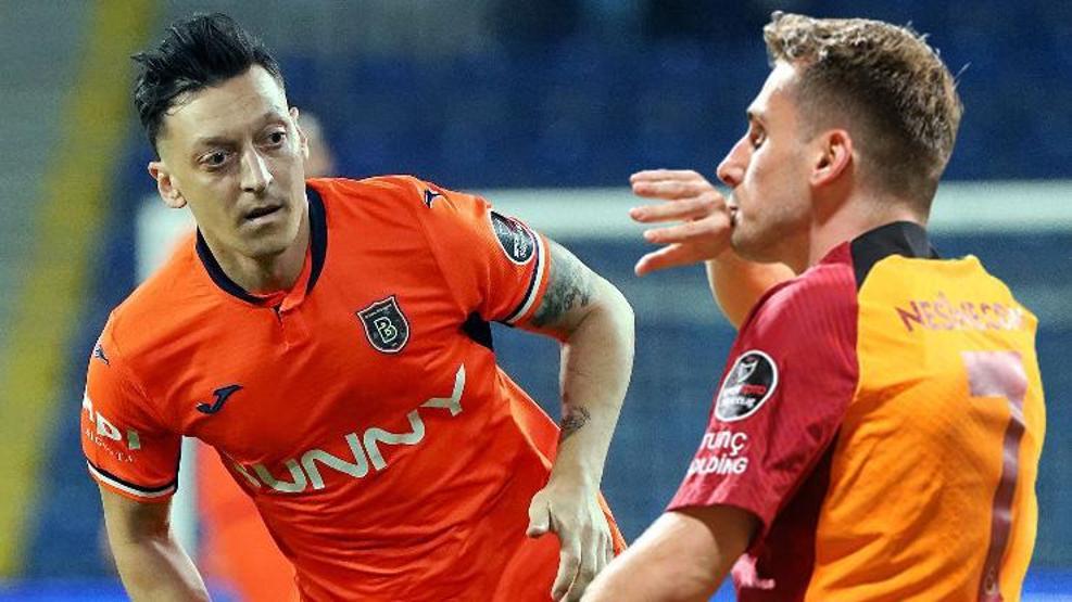 Flaş açıklamalar Mesut Özil futbolu bırakıyor mu Kerem Atletico ile anlaştı mı