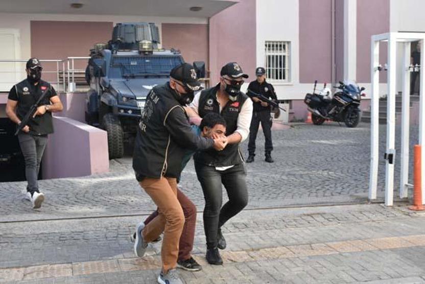 Cezaevi personelini taşıyan servis aracına saldırının faili adliyede