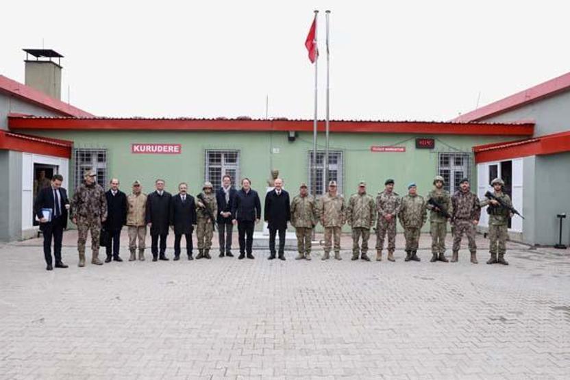 Bakan Soylu, Türkiye-İran sınırında incelemelerde bulundu