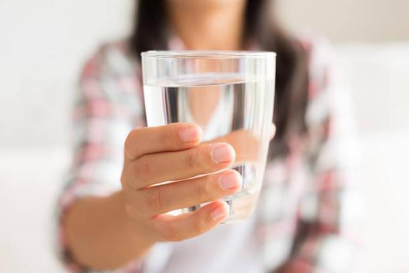 Mideniz için soda yerine suyu tercih edin