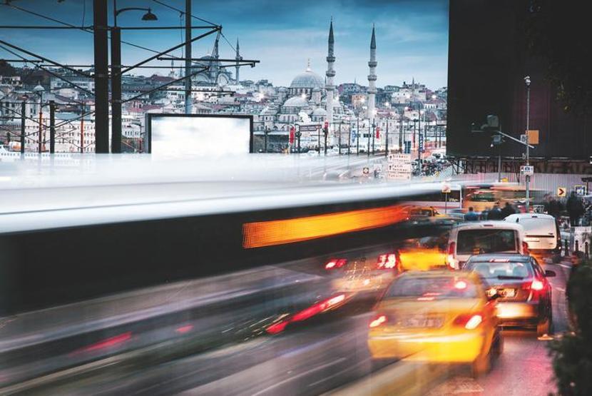 İstanbulda trafikte 1 yıl içinde yüzde 30 artış; hava kirliliği de arttı