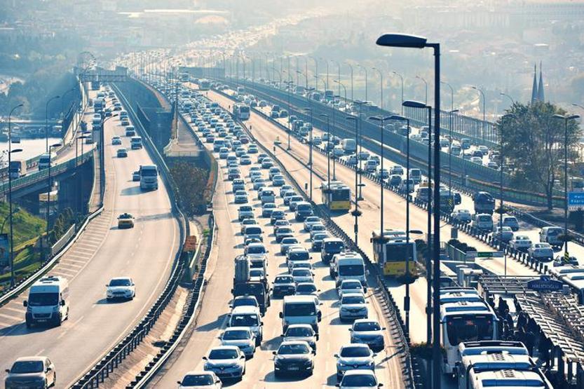 İstanbulda trafikte 1 yıl içinde yüzde 30 artış; hava kirliliği de arttı