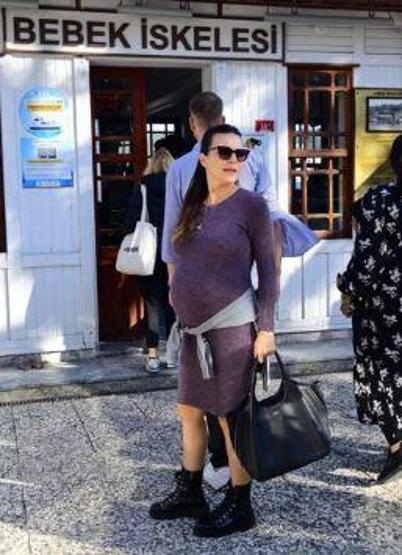 Burcu Kara bebeğinin adını ve cinsiyetini açıkladı