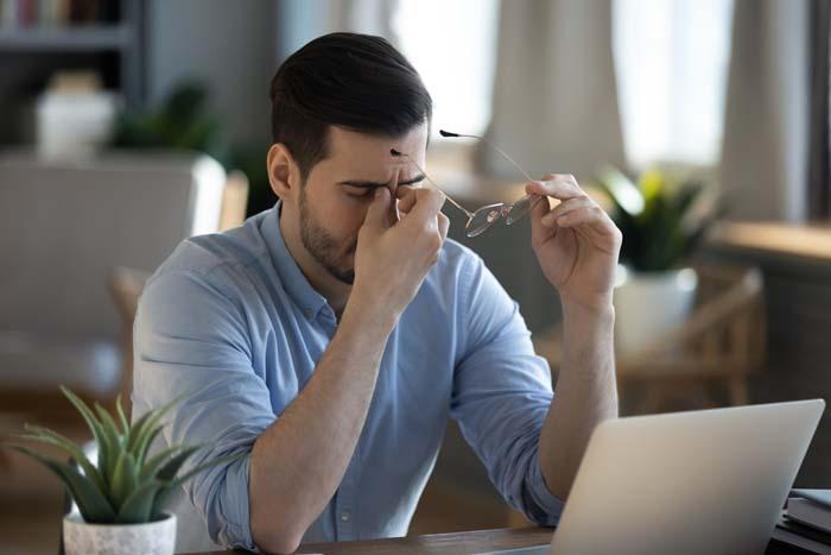 Geçmeyen baş ağrısını ciddiye alın Hastalık habercisi olabilir