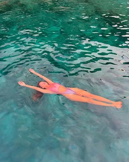 Ebru Şallıdan tatil pozları