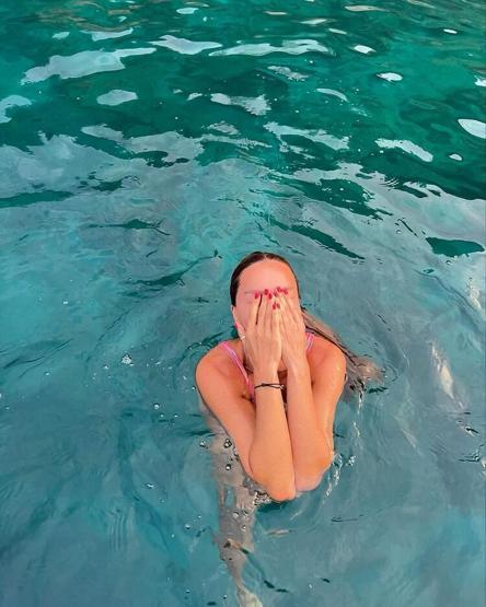 Ebru Şallıdan tatil pozları