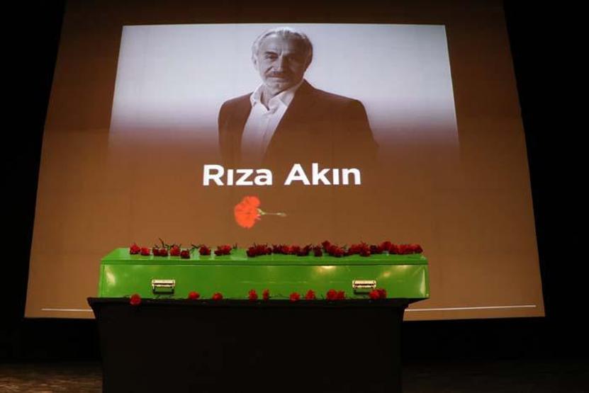 Oyuncu Rıza Akın, gözyaşlarıyla son yolculuğa uğurlandı