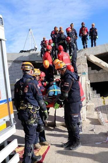 Tatbikat gerçeğini aratmadı: Böyle kurtarıldılar