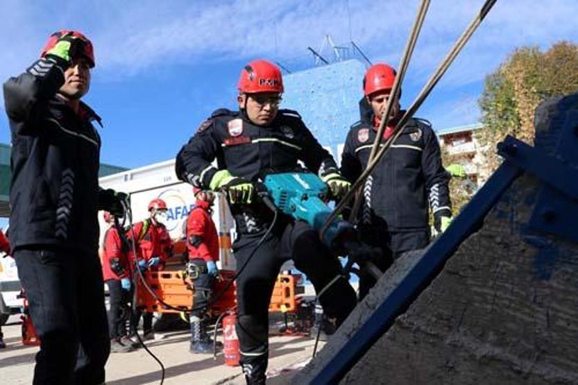 Tatbikat gerçeğini aratmadı: Böyle kurtarıldılar