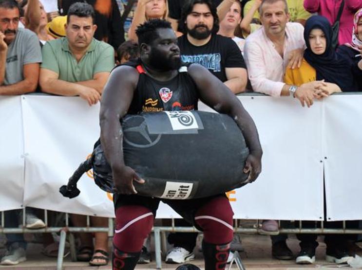Dünyanın en güçlü adamı Aivars Smaukstelis oldu