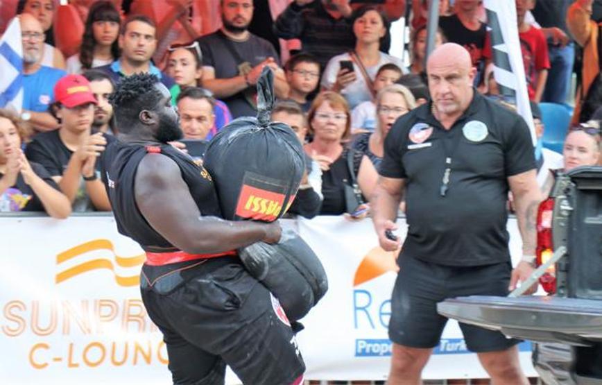 Dünyanın en güçlü adamı Aivars Smaukstelis oldu