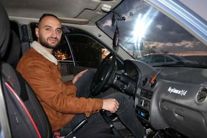 Hayali olan telefon için aracını gözden çıkardı