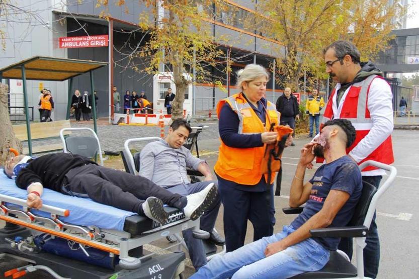 Gerçeğini aratmayan tatbikat Yaralılara yapılan makyaj dikkat çekti