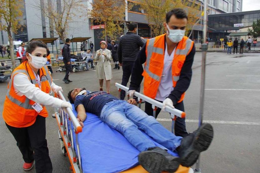 Gerçeğini aratmayan tatbikat Yaralılara yapılan makyaj dikkat çekti