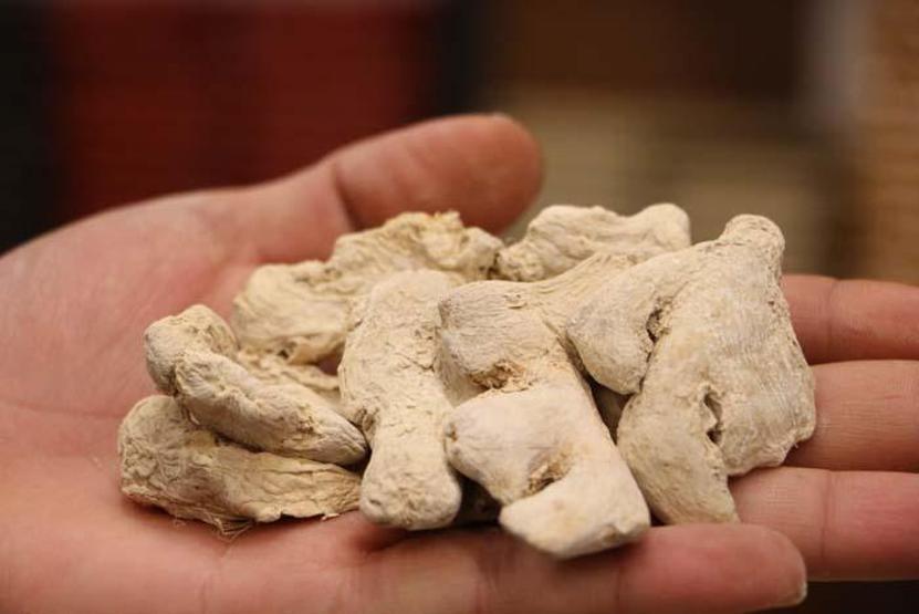 B, C ve demir vitamini deposu Mide ve sindirim dostu zencefil nasıl kullanılmalı Uzmanı anlattı