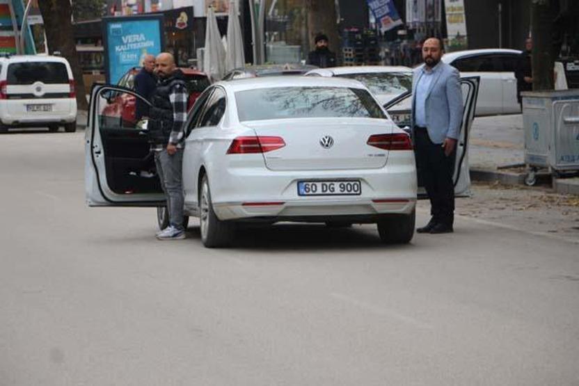 İnşaattaki iskelede saygı duruşuna geçtiler