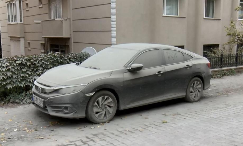 Bakırköyde toz çilesi Vatandaş isyan etti: Nefes alamıyorum
