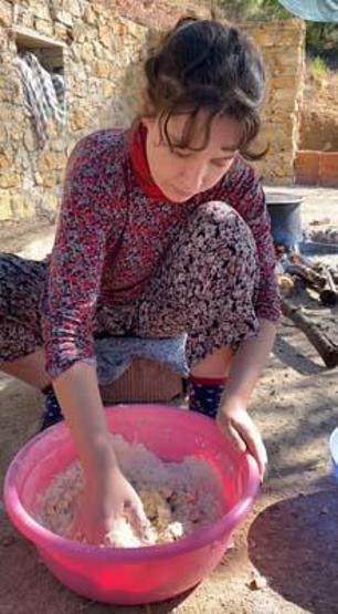 Videoları milyonlar izleniyor Çektiği köy vlogları hayatını değiştirdi...
