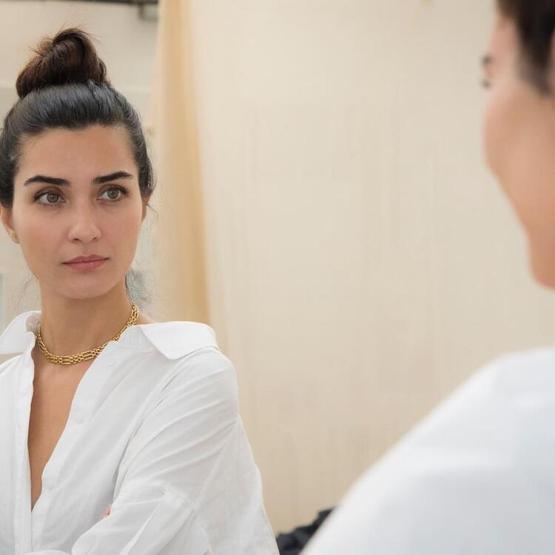 Tuba Büyüküstün heykelini ziyaret etti