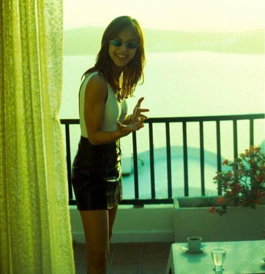 Ebru Gündeş gençlik fotoğrafını paylaştı