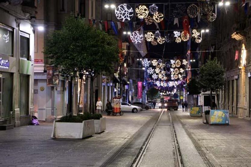 İstiklal Caddesi’nde oturaklar söküldü
