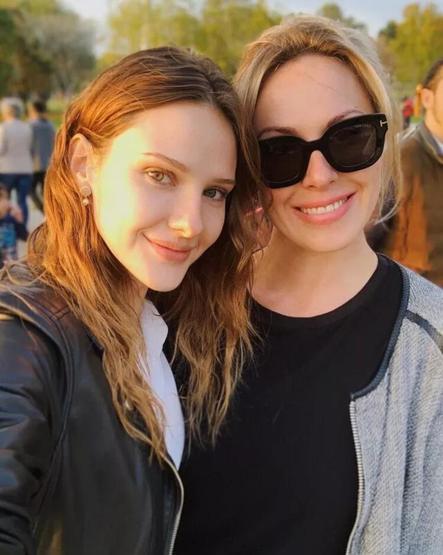 Alina Bozun Rus annesi güzelliğiyle dikkatleri üzerine çekti