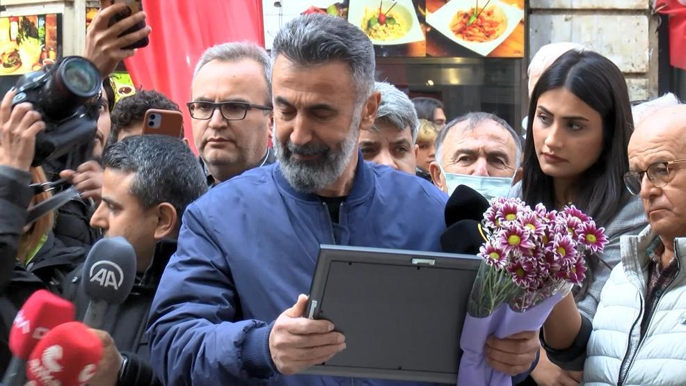 İstiklal Caddesinde en acı an Eşi ve kızını kaybettiği noktaya geldi