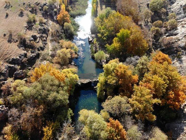Karasu Çayı doğal güzelliyle renk cümbüşü oluşturdu